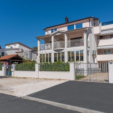 Apartments Vita Porec Bagian luar foto