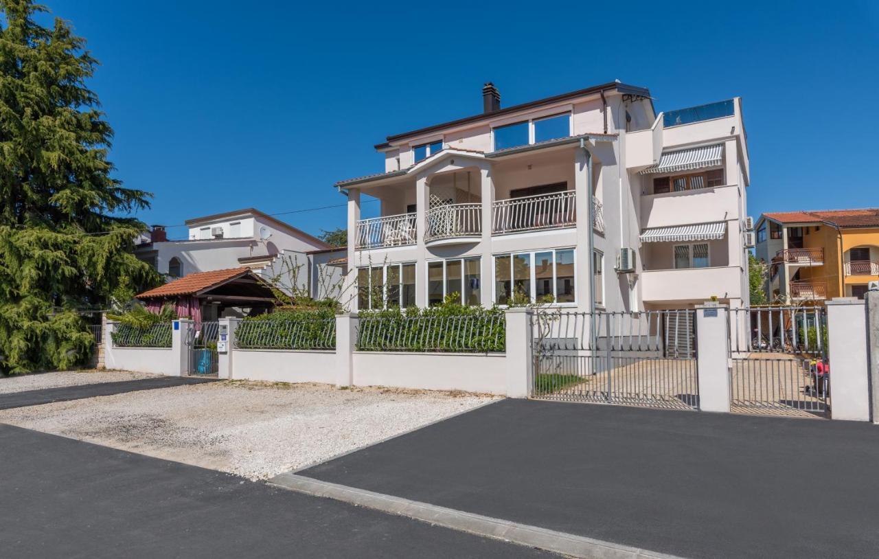 Apartments Vita Porec Bagian luar foto