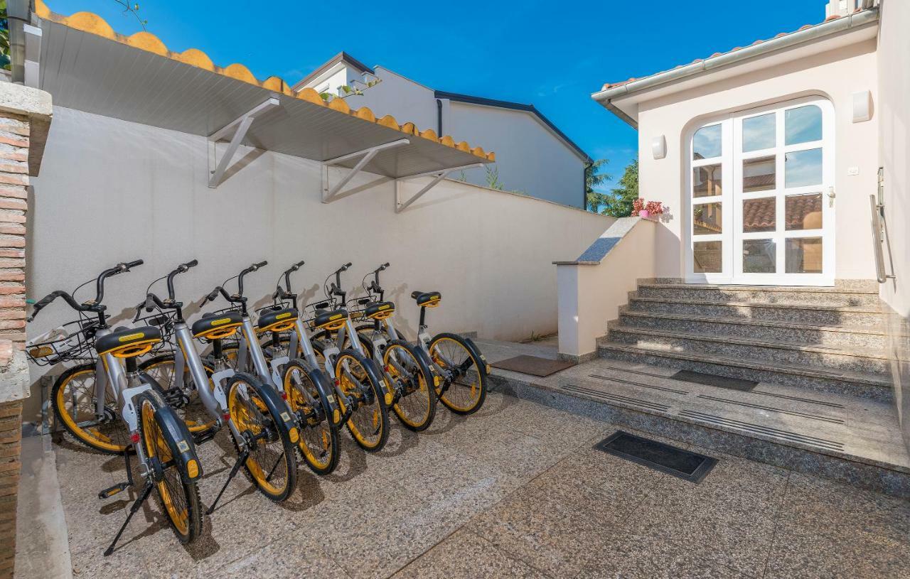 Apartments Vita Porec Bagian luar foto
