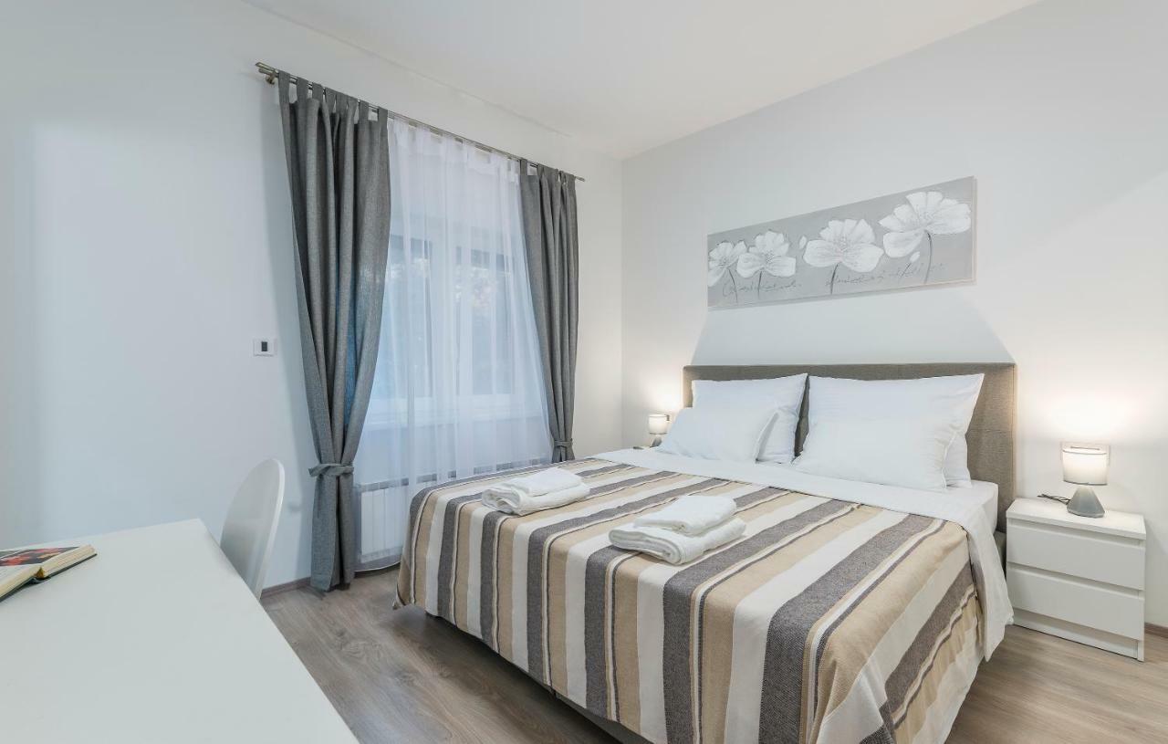 Apartments Vita Porec Bagian luar foto